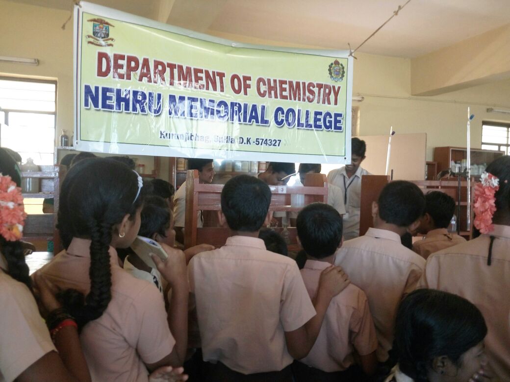 Students Visit to Chemistry Laboratory