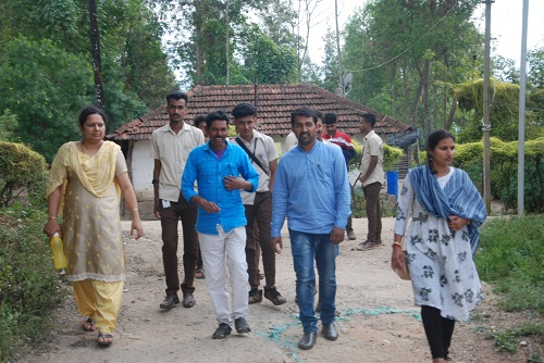 Visit to Kolavige Jenu Kuruba Haadi(colony)-min